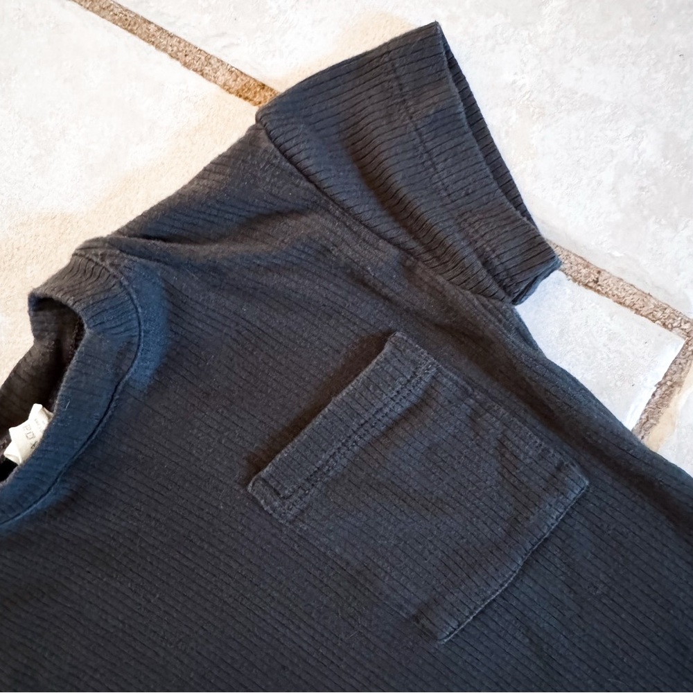 Kate Quinn • Ribbed Tee - Picture 2 of 3